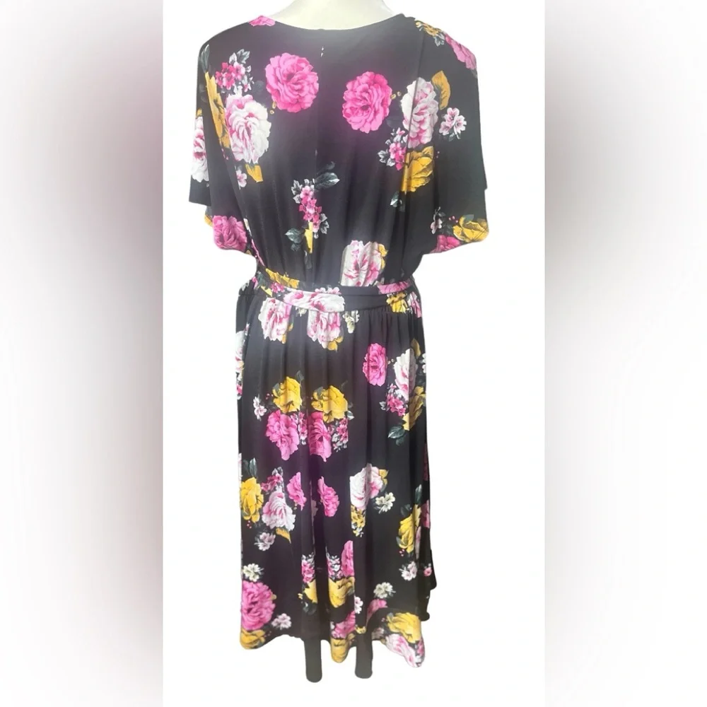 Torrid Black Floral Mini Stretch Crepe Wrap Dress Size 2 - Picture 6 of 8